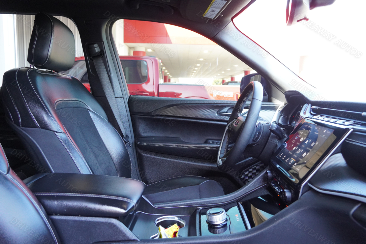 Jeep Grand Cherokee L Altitude 4x4 2023 Jeep Grand Cherokee L Altitude 4x4 2023