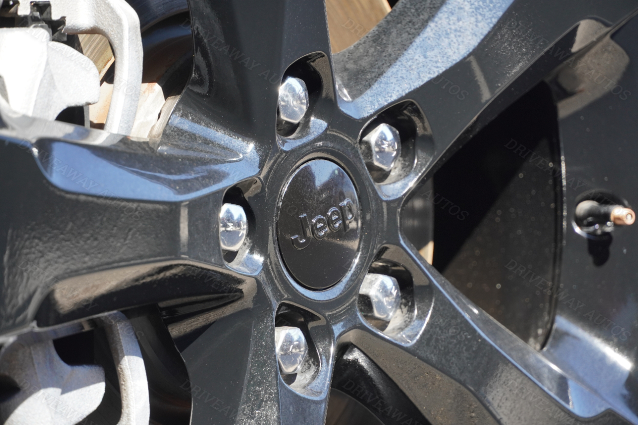 Jeep Grand Cherokee L Altitude 4x4 2023 Jeep Grand Cherokee L Altitude 4x4 2023