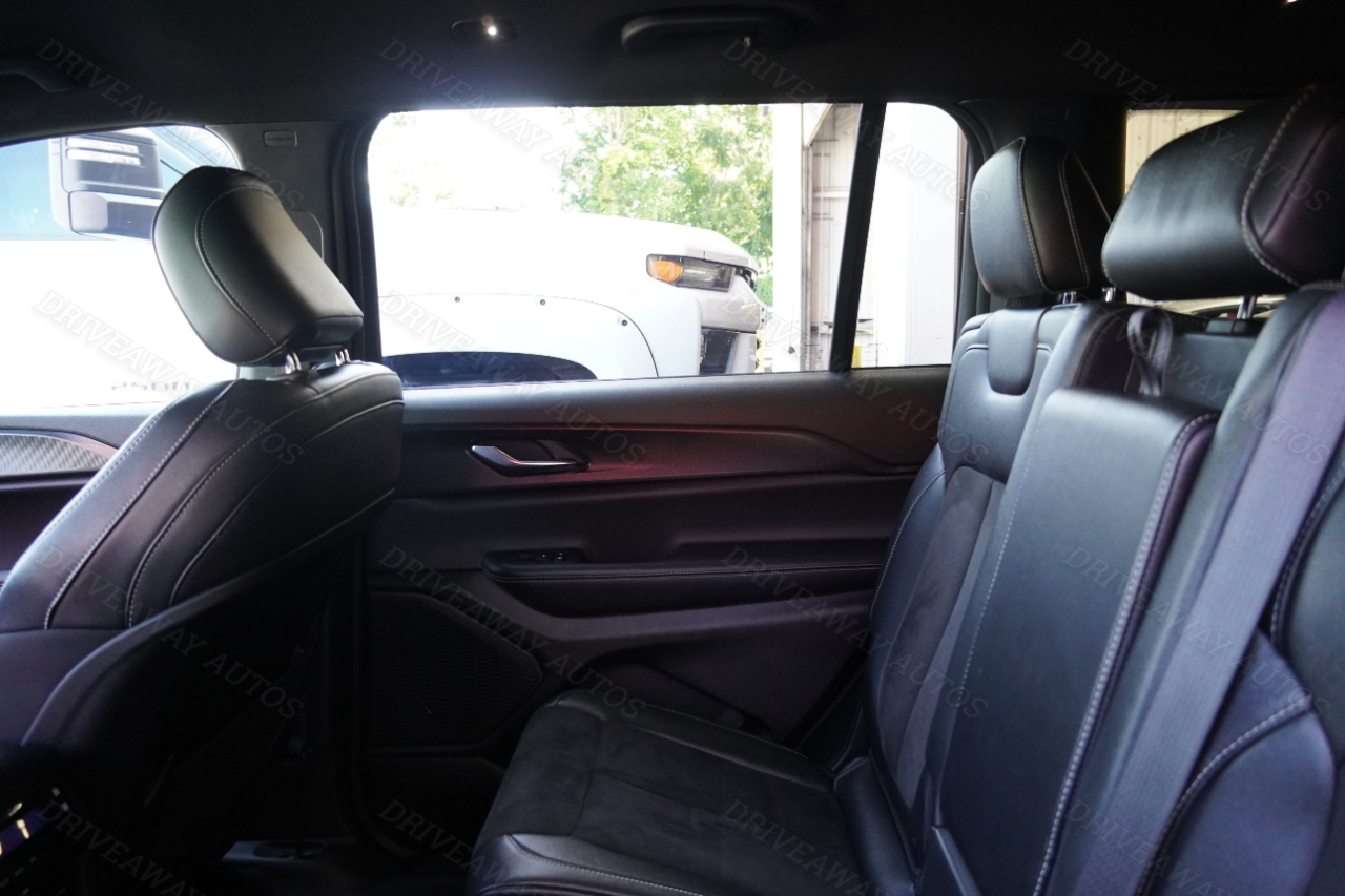 Jeep Grand Cherokee L Altitude 4x4 2024 Jeep Grand Cherokee L Altitude 4x4 2024