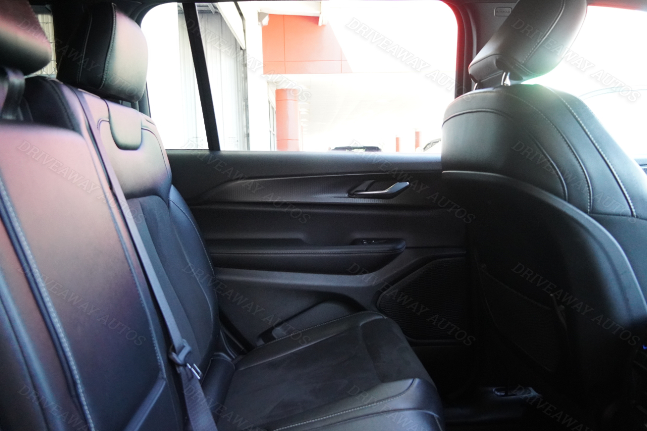 Jeep Grand Cherokee L Altitude 4x4 2024 Jeep Grand Cherokee L Altitude 4x4 2024