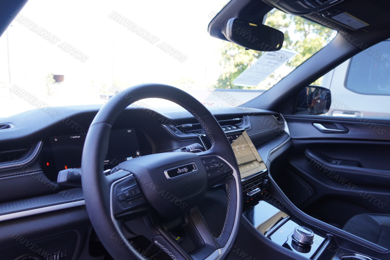 Jeep Grand Cherokee L Altitude 4x4 2024 Jeep Grand Cherokee L Altitude 4x4 2024