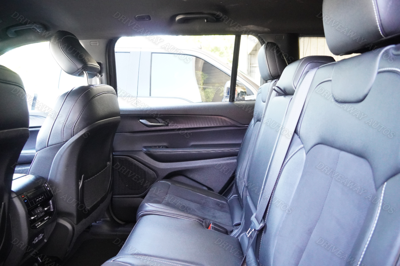 Jeep Grand Cherokee L Altitude 4x4 2024 Jeep Grand Cherokee L Altitude 4x4 2024