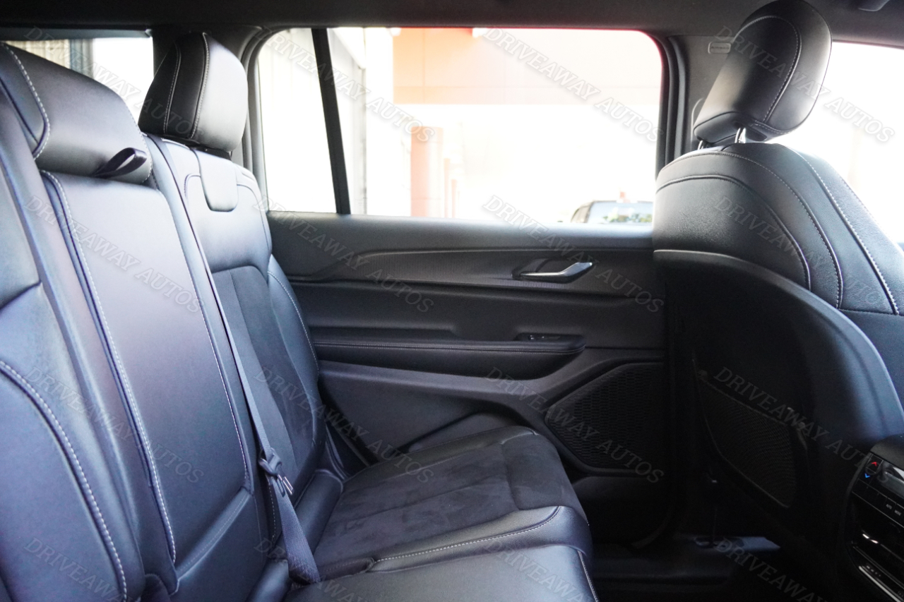 Jeep Grand Cherokee L Altitude 4x4 2024 Jeep Grand Cherokee L Altitude 4x4 2024