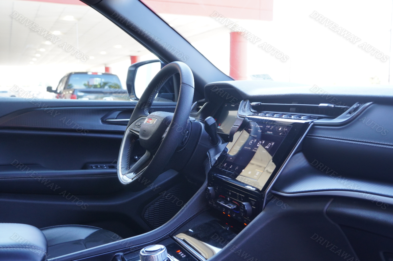 Jeep Grand Cherokee L Altitude 4x4 2024 Jeep Grand Cherokee L Altitude 4x4 2024