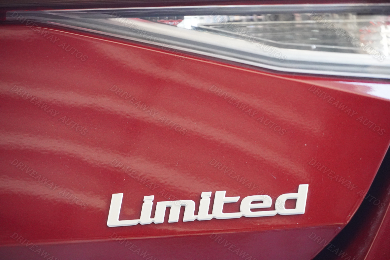 Hyundai Elantra Limited IVT 2024 Hyundai Elantra Limited IVT 2024