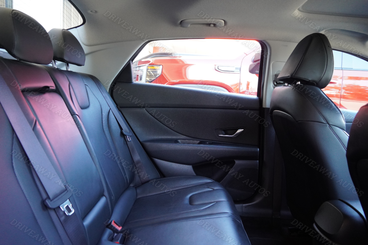 Hyundai Elantra Limited IVT 2024 Hyundai Elantra Limited IVT 2024