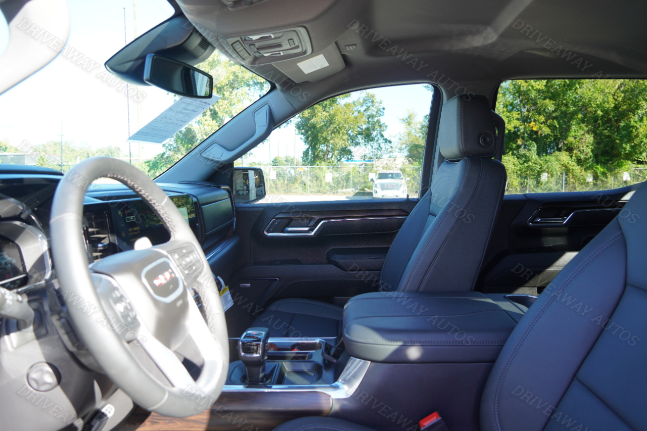 GMC Sierra 1500 4WD Crew Cab 147" SLT 2024