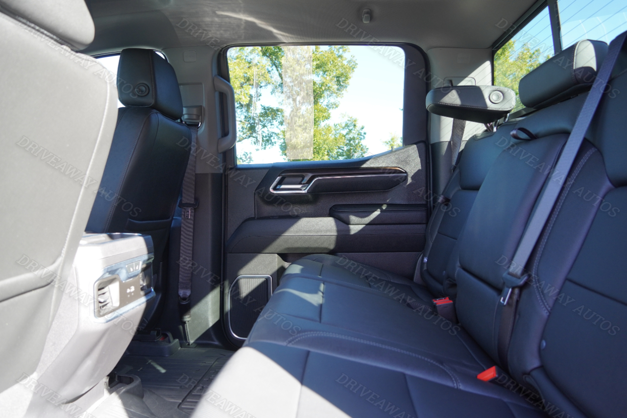 GMC Sierra 1500 4WD Crew Cab 147" SLT 2024