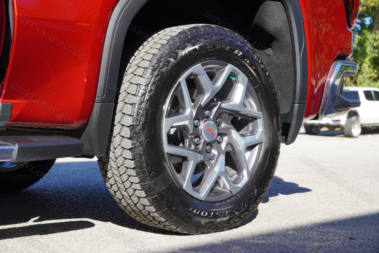 GMC Sierra 1500 4WD Crew Cab 147" SLT 2024