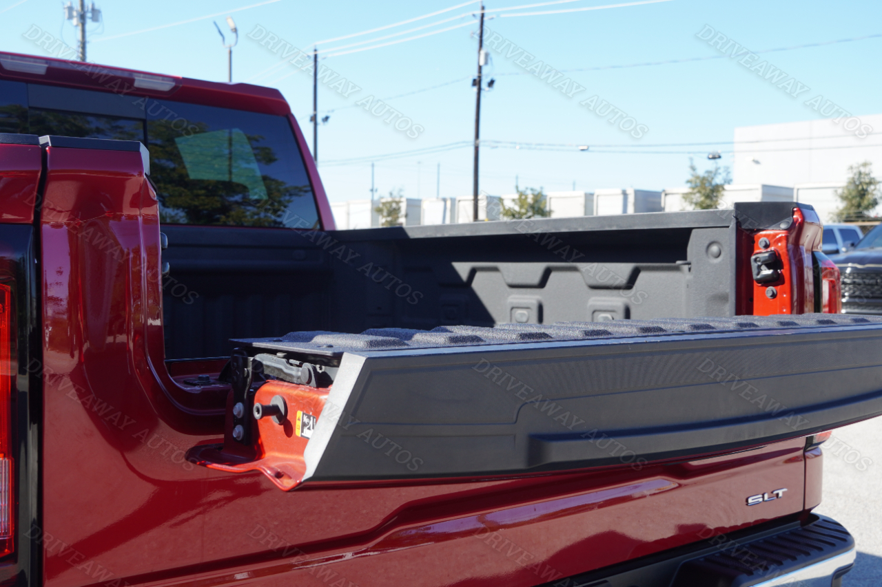 GMC Sierra 1500 4WD Crew Cab 147" SLT 2024