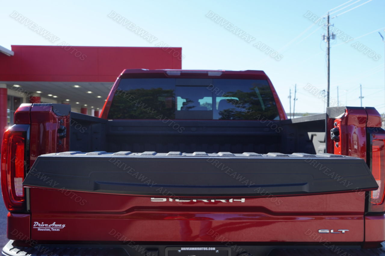 GMC Sierra 1500 4WD Crew Cab 147" SLT 2024