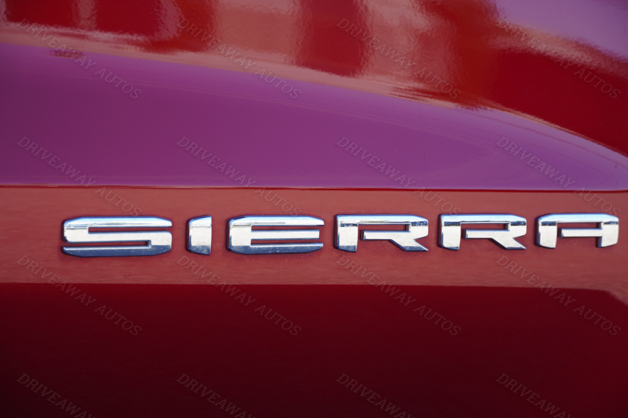 GMC Sierra 1500 4WD Crew Cab 147" SLT 2024