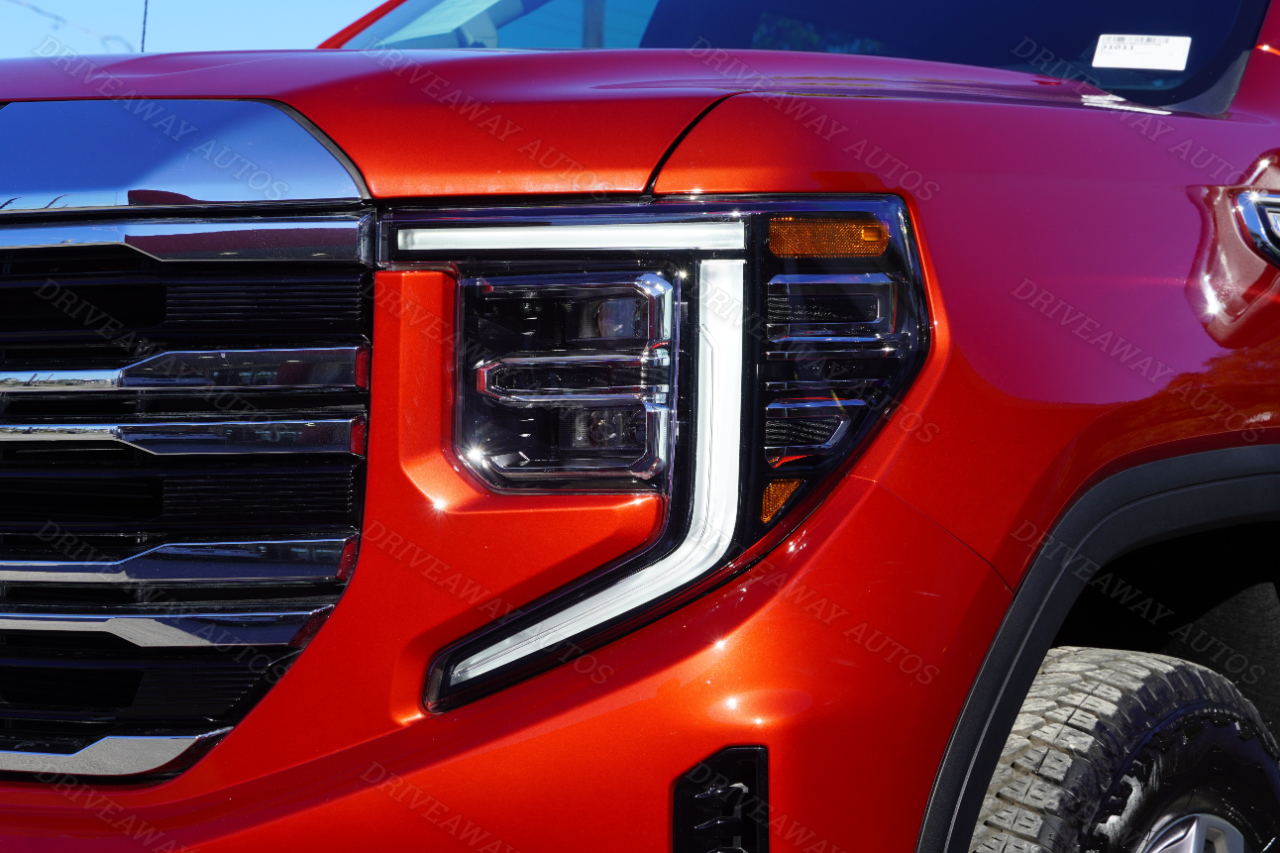 GMC Sierra 1500 4WD Crew Cab 147" SLT 2024