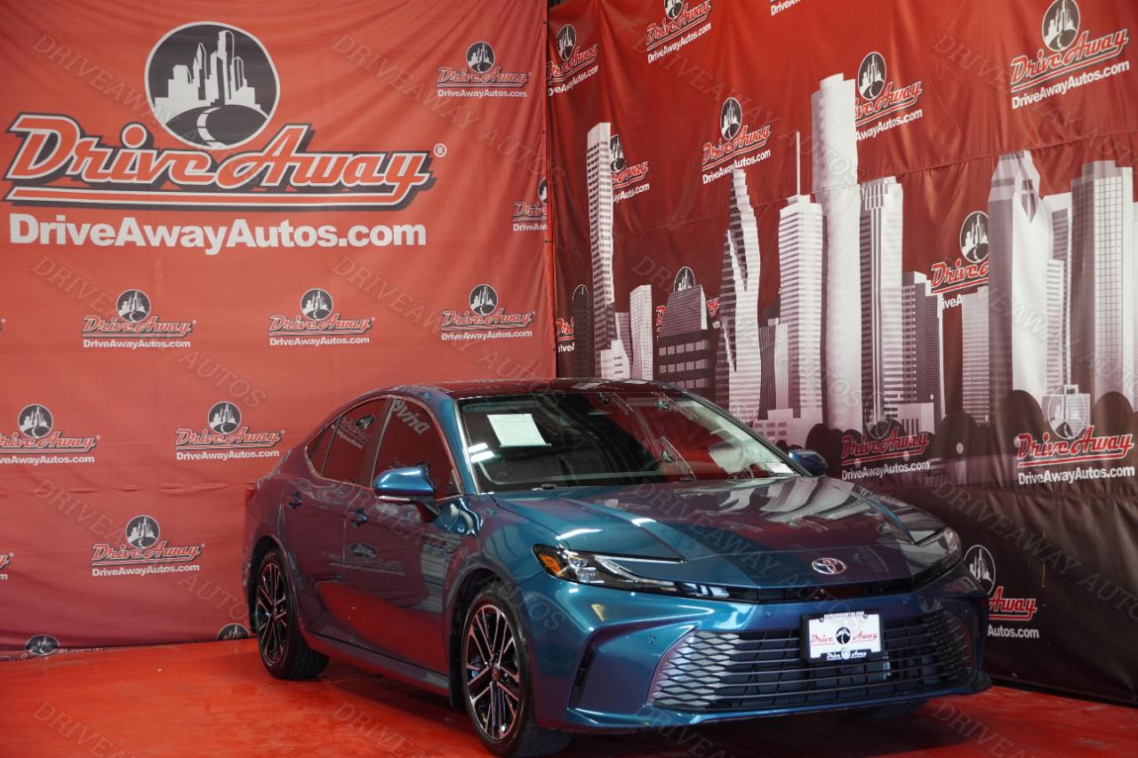 Toyota Camry XLE (Natl) 2025