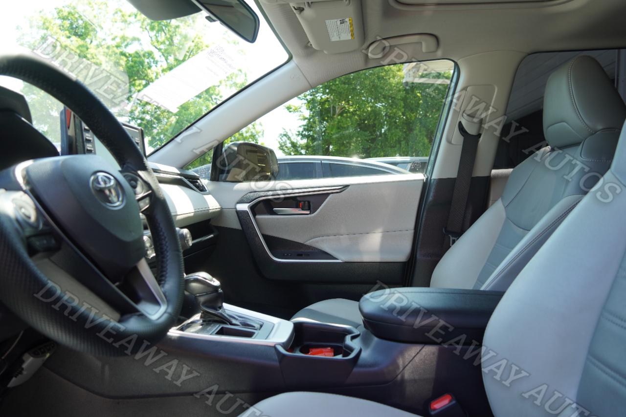 Toyota RAV4 XLE Premium FWD (Natl) 2019