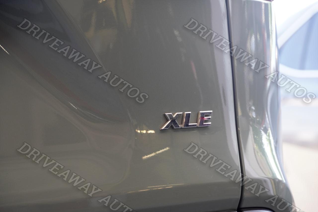 Toyota RAV4 XLE Premium FWD (Natl) 2019