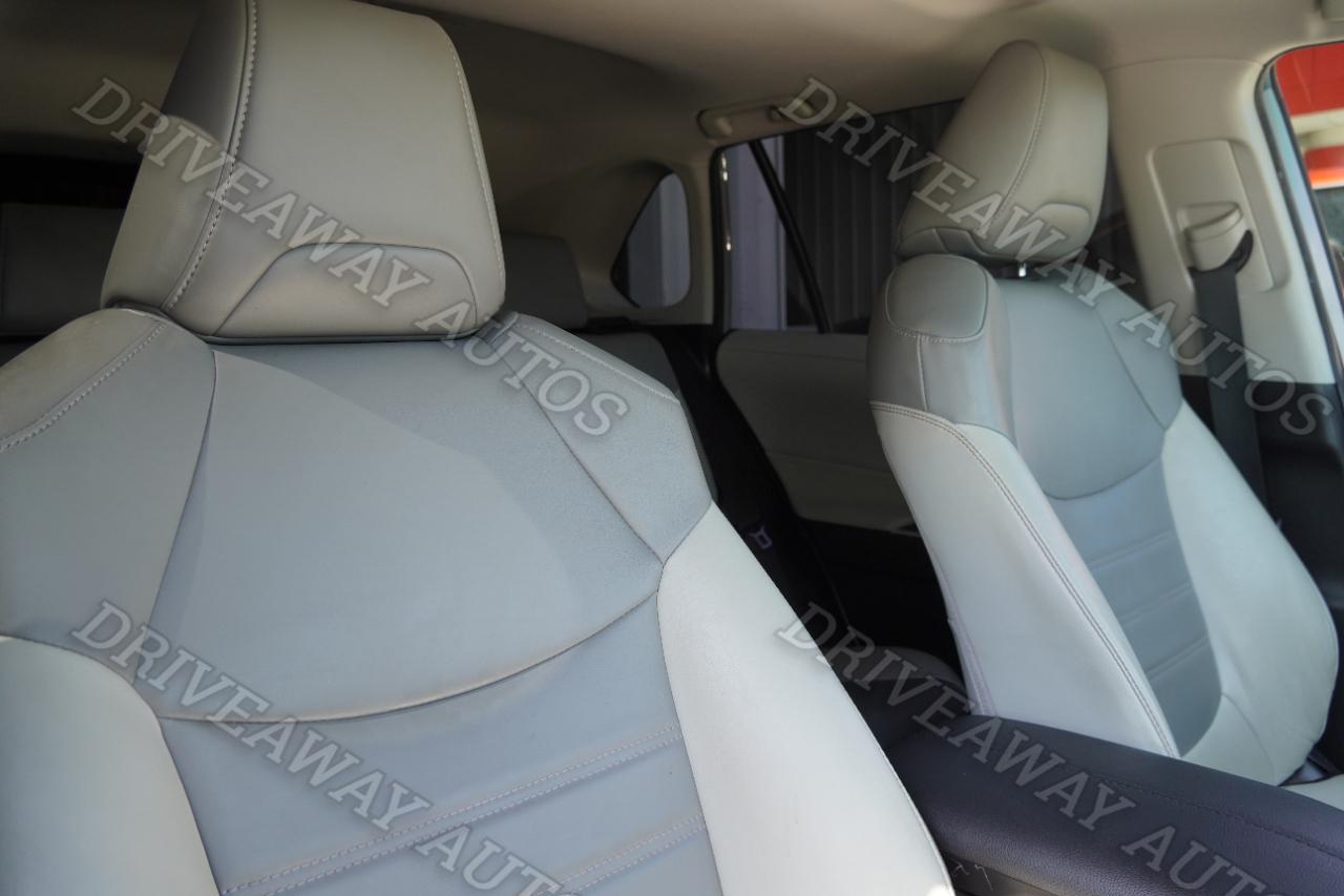 Toyota RAV4 XLE Premium FWD (Natl) 2019