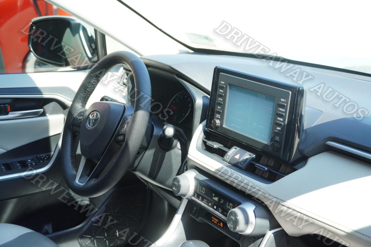 Toyota RAV4 XLE Premium FWD (Natl) 2019