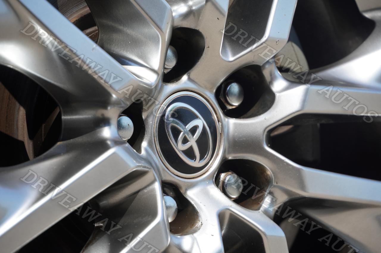 Toyota RAV4 XLE Premium FWD (Natl) 2019