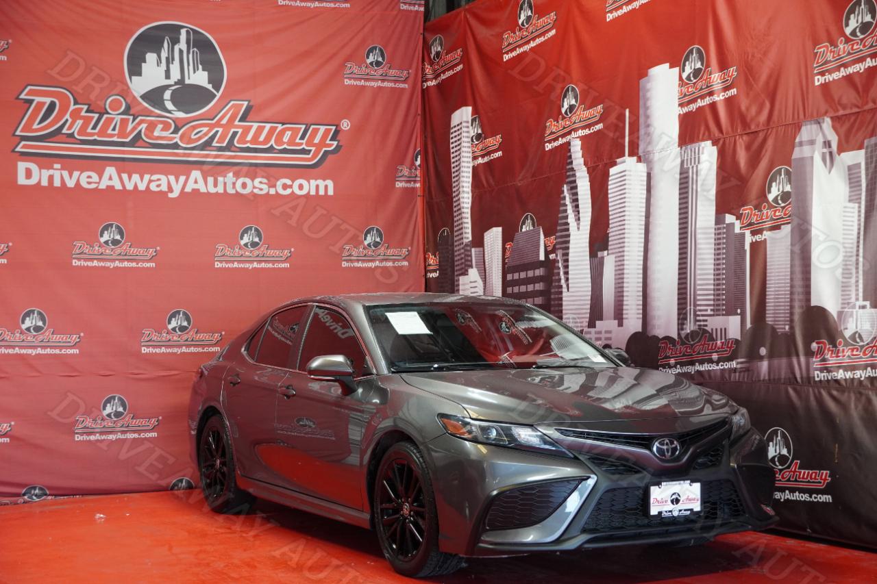 Toyota Camry SE Auto (Natl) 2022
