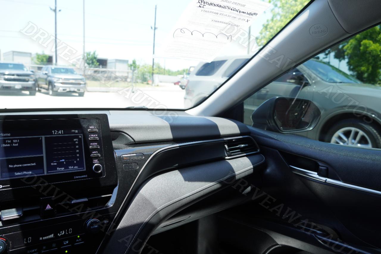 Toyota Camry SE Auto (Natl) 2022