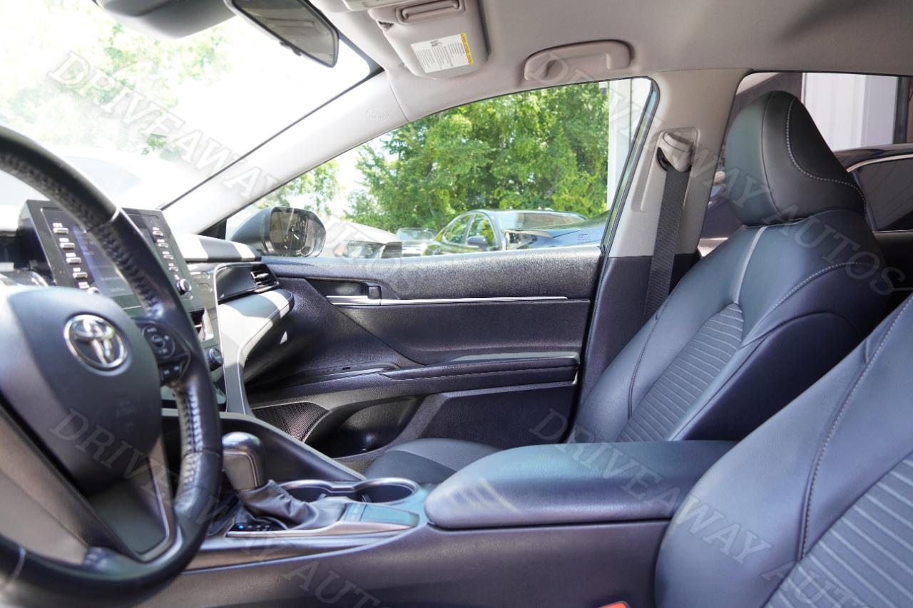Toyota Camry SE Auto (Natl) 2022