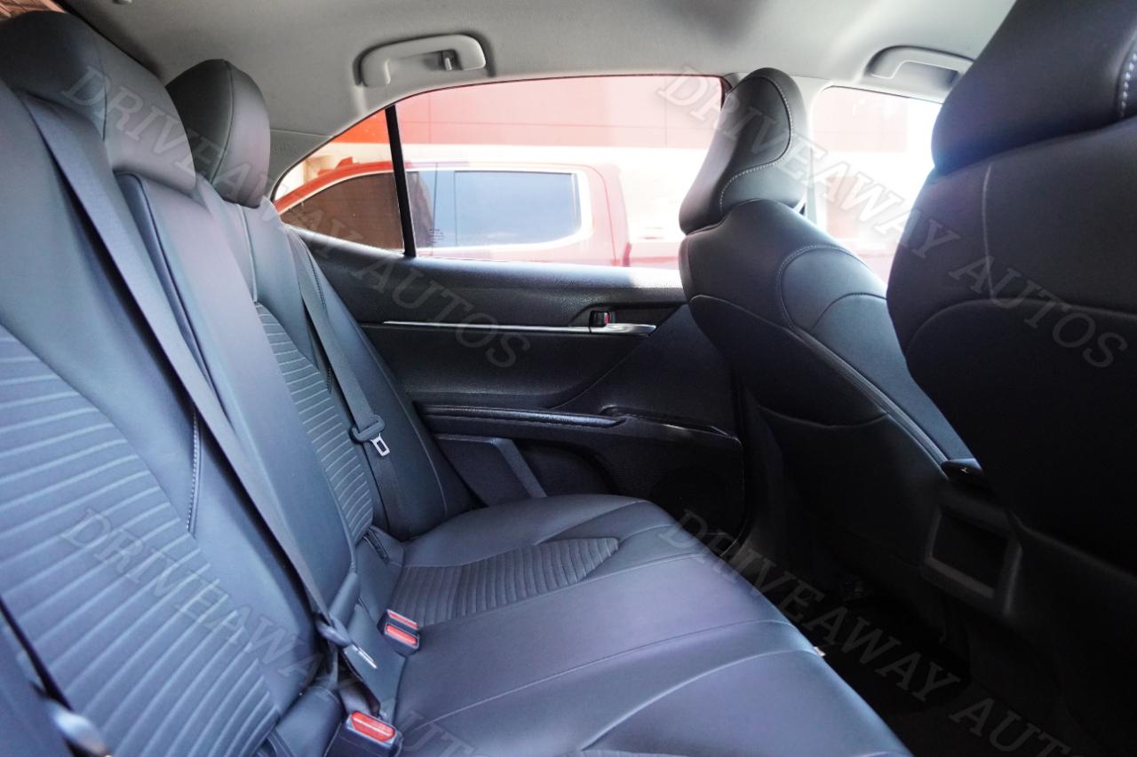 Toyota Camry SE Auto (Natl) 2022