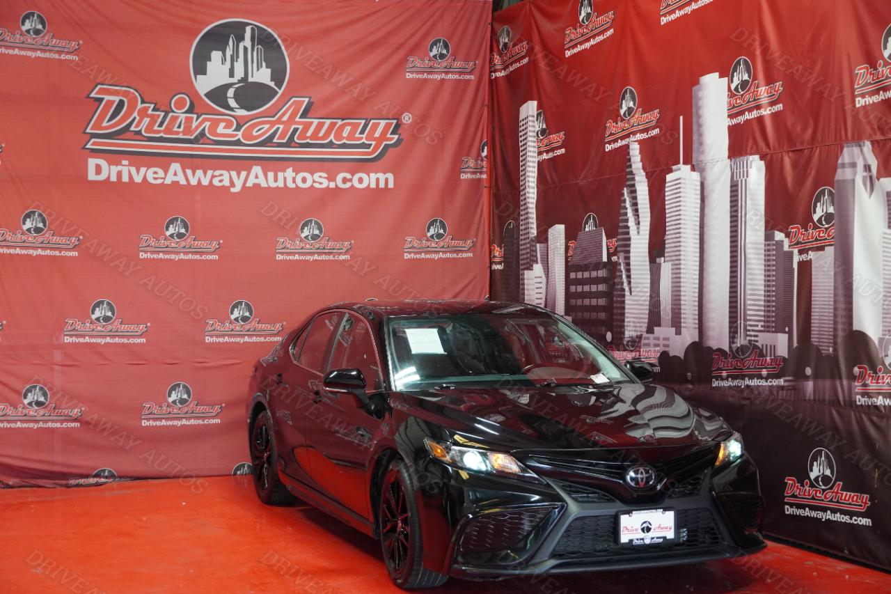 Toyota Camry Hybrid SE Nightshade CVT (Natl) 2023