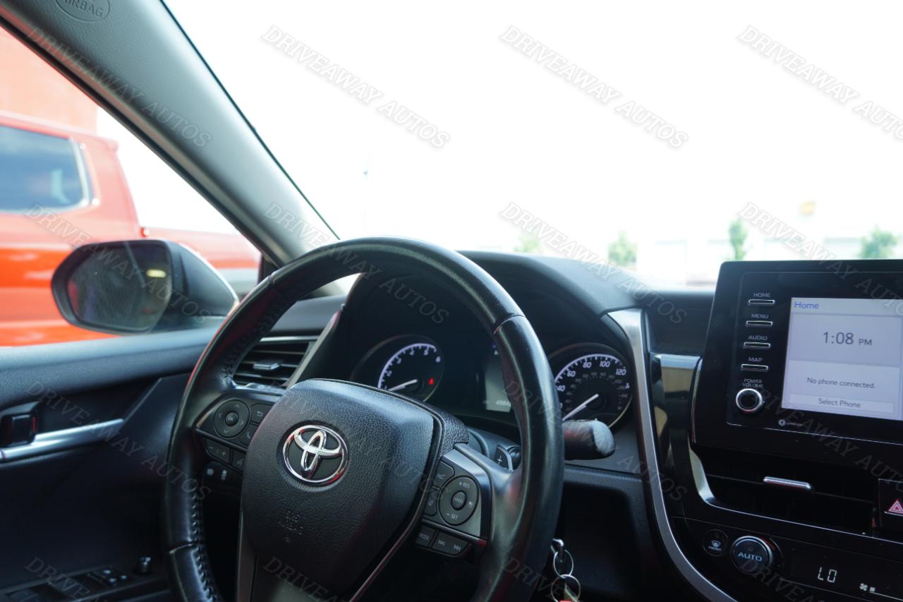 Toyota Camry Hybrid SE Nightshade CVT (Natl) 2023