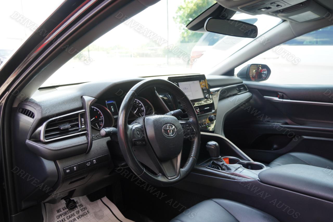 Toyota Camry Hybrid SE Nightshade CVT (Natl) 2023