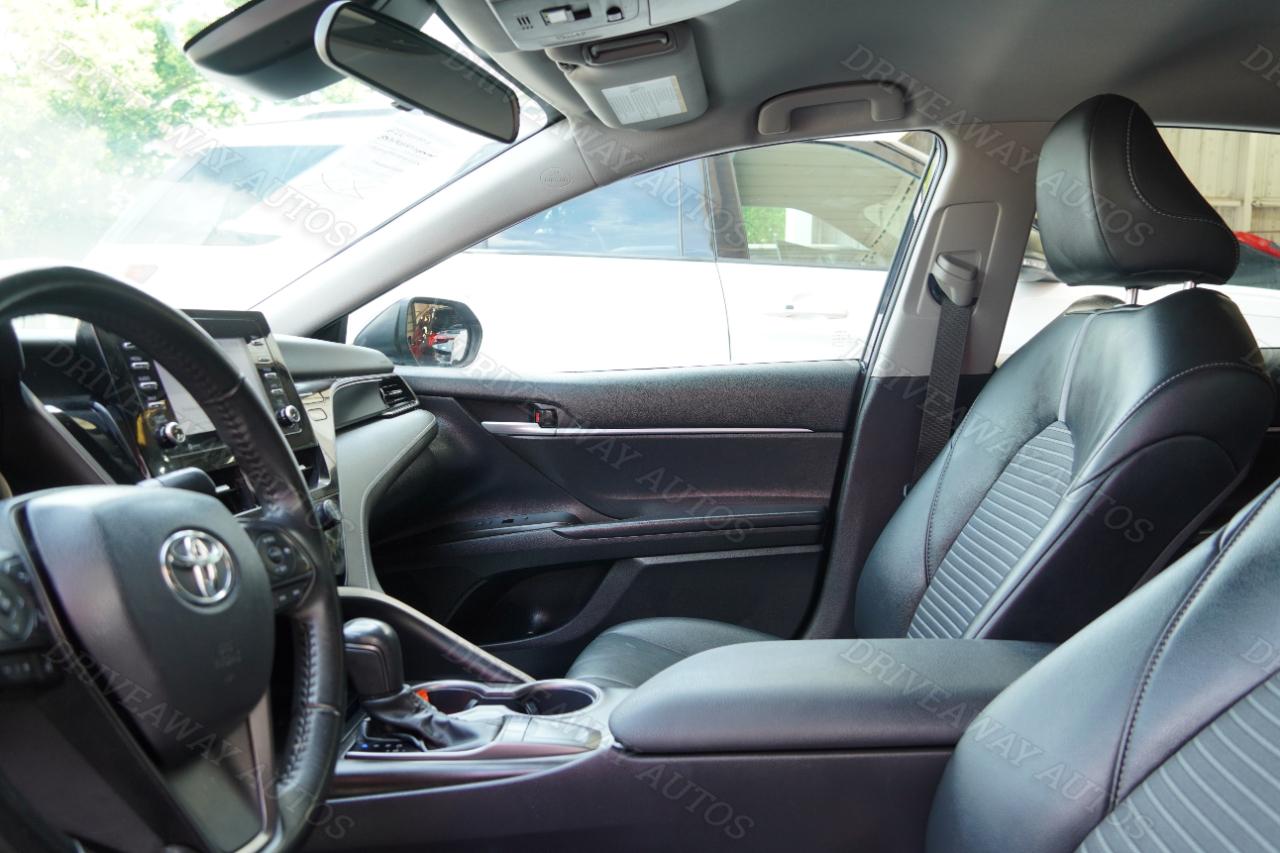 Toyota Camry Hybrid SE Nightshade CVT (Natl) 2023