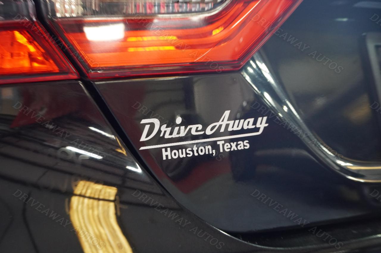 Toyota Camry Hybrid SE Nightshade CVT (Natl) 2023