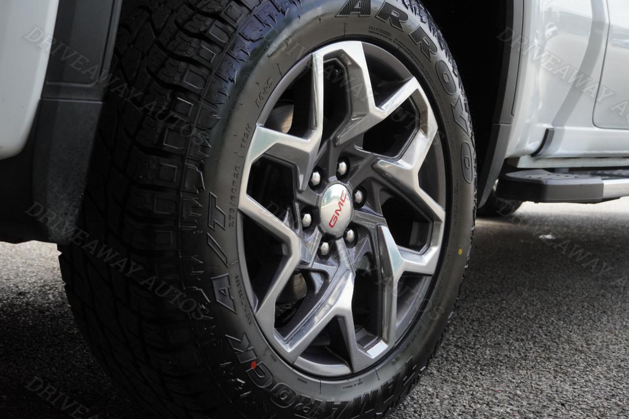 GMC Sierra 1500 4WD Crew Cab 147" SLT 2023