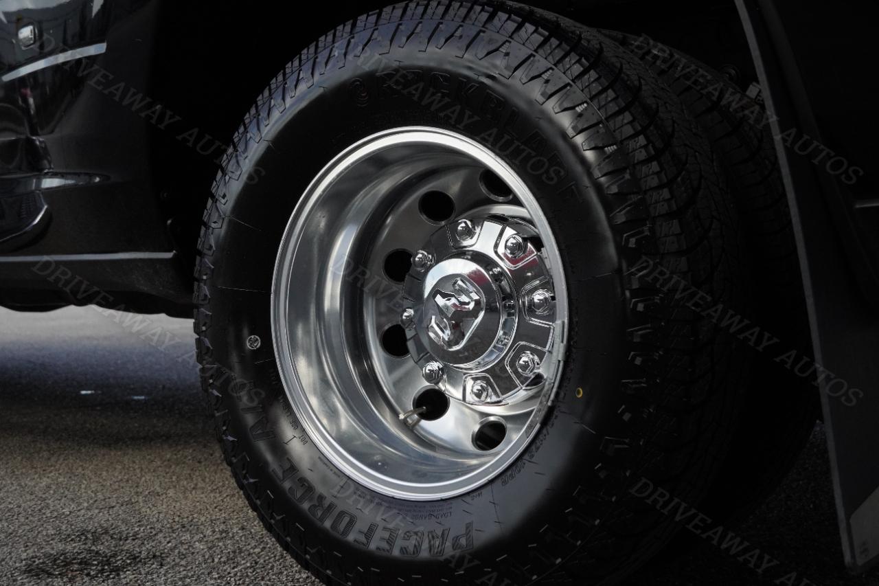 RAM 3500 Laramie 4x4 Crew Cab 8' Box 2024