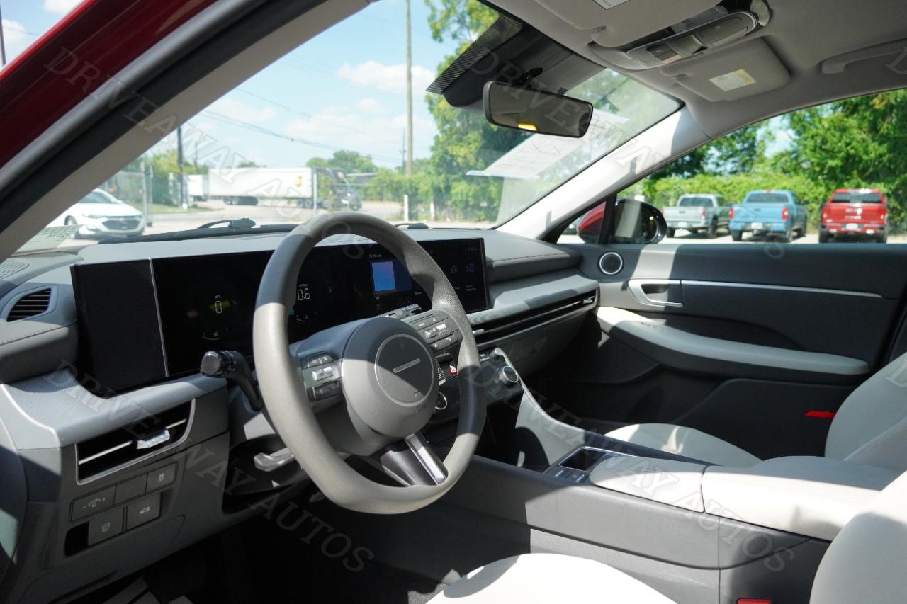 Hyundai Sonata SEL FWD 2025