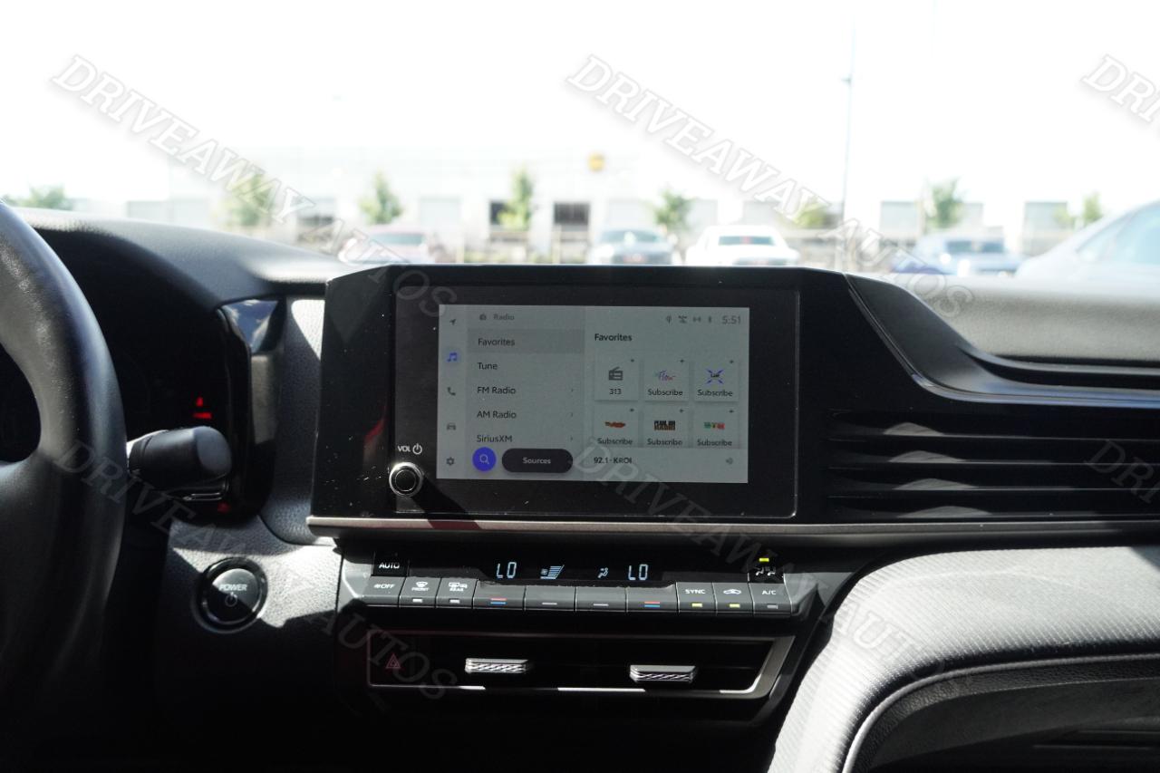 Toyota Camry XLE (Natl) 2025
