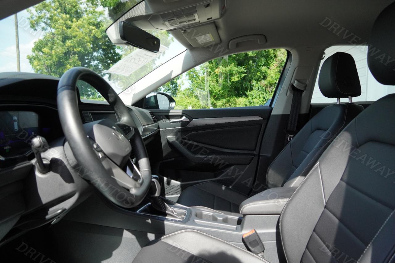 Volkswagen Jetta SE Auto 2023