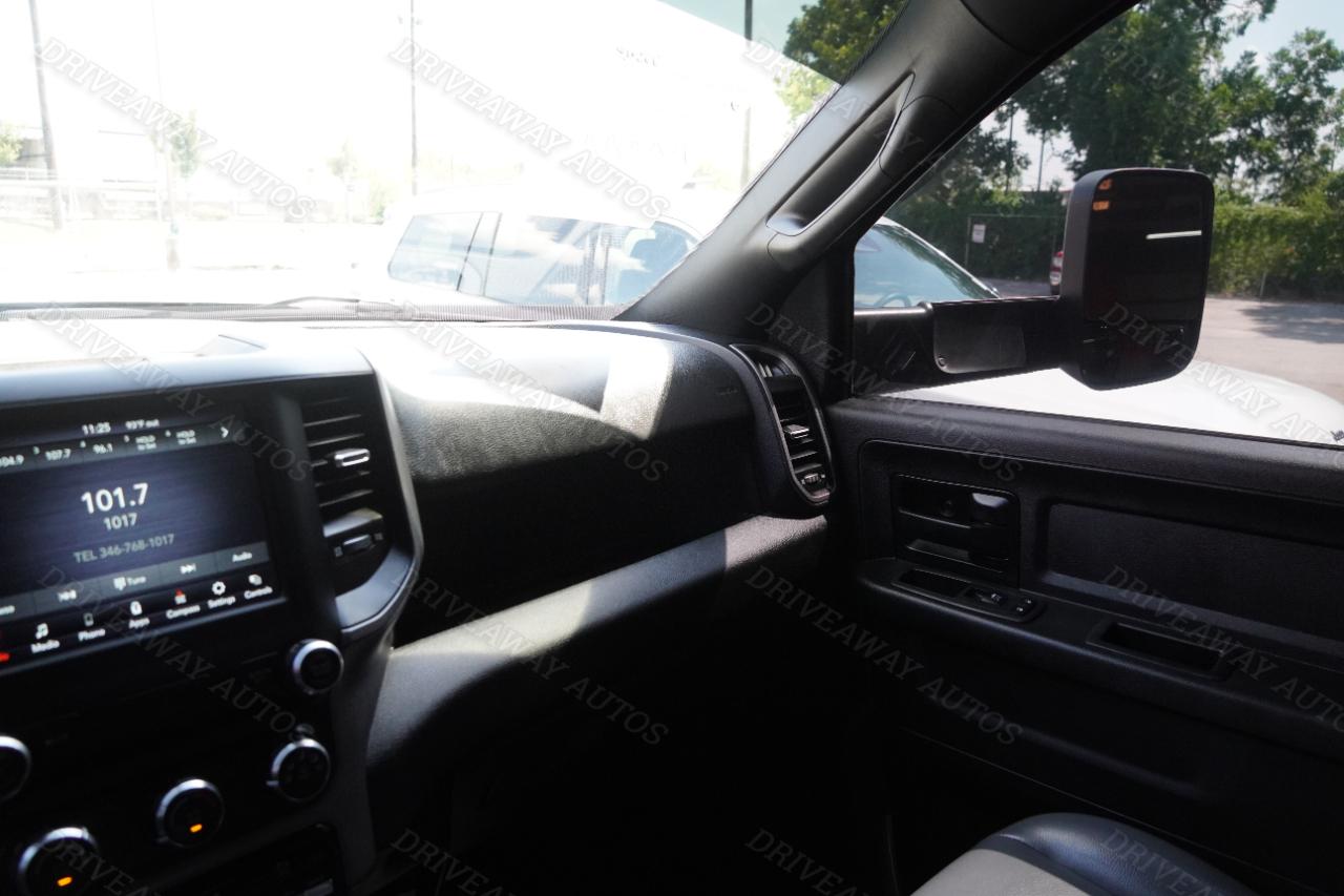 RAM 2500 Tradesman 4x4 Crew Cab 6'4" Box 2021