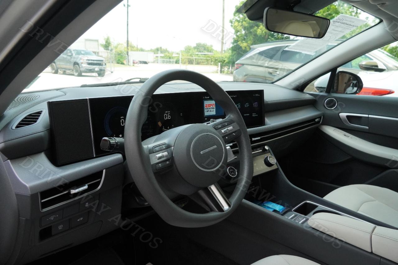 Hyundai Sonata SEL FWD 2025
