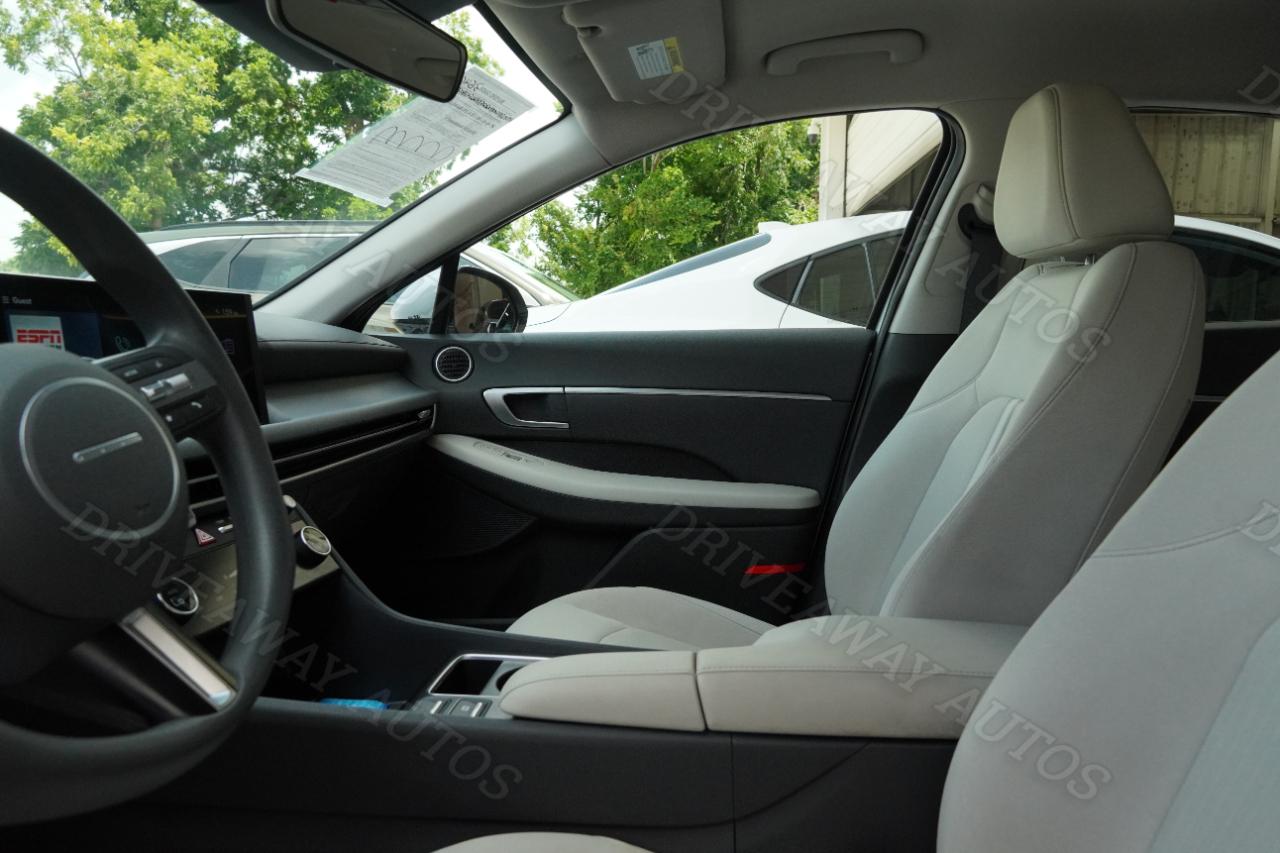 Hyundai Sonata SEL FWD 2025