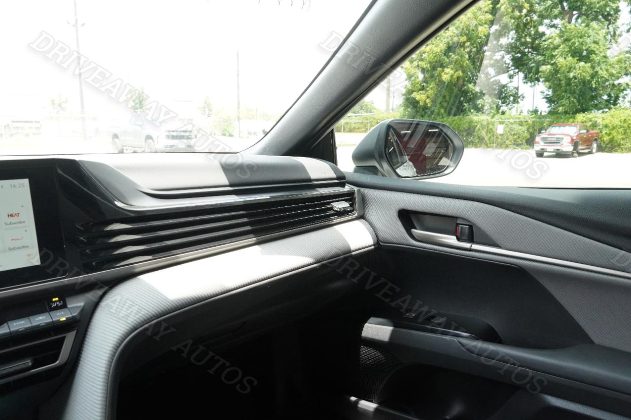 Toyota Camry XLE AWD (Natl) 2025