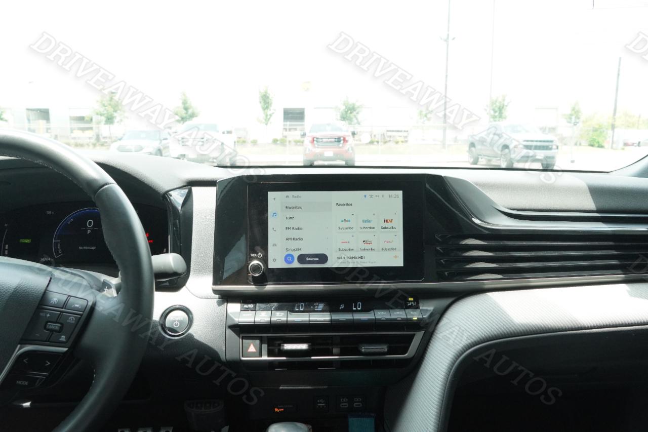 Toyota Camry XLE AWD (Natl) 2025