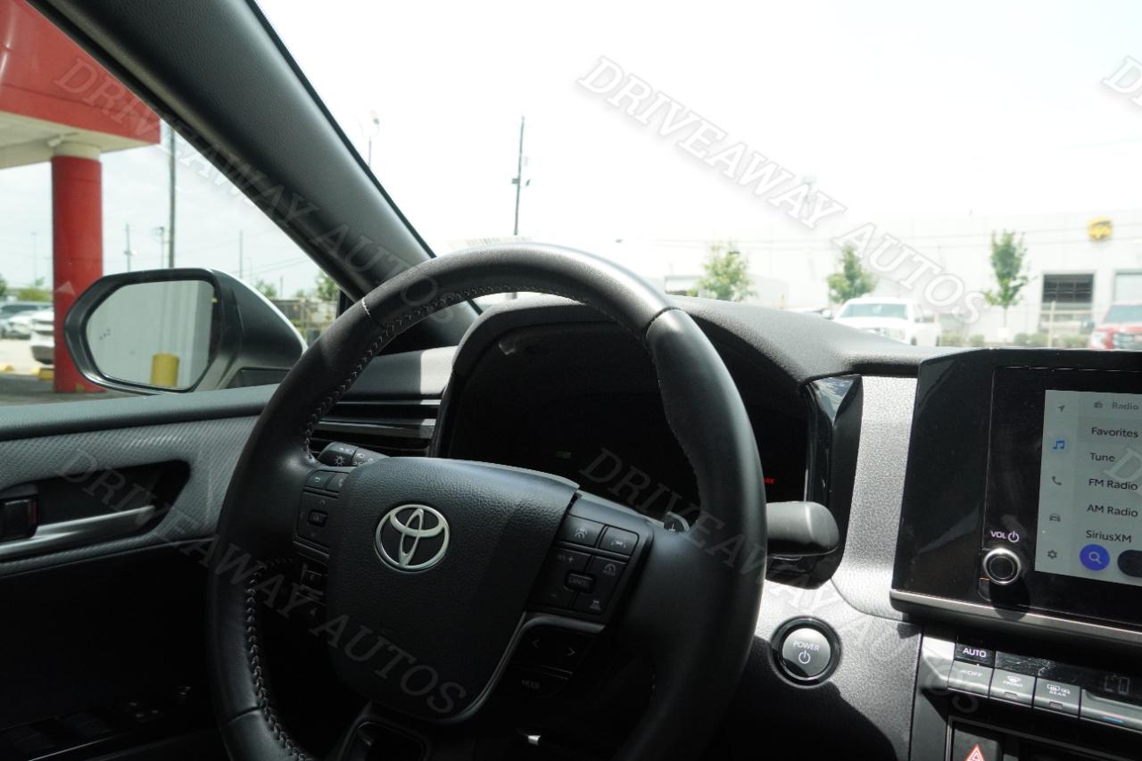 Toyota Camry XLE AWD (Natl) 2025