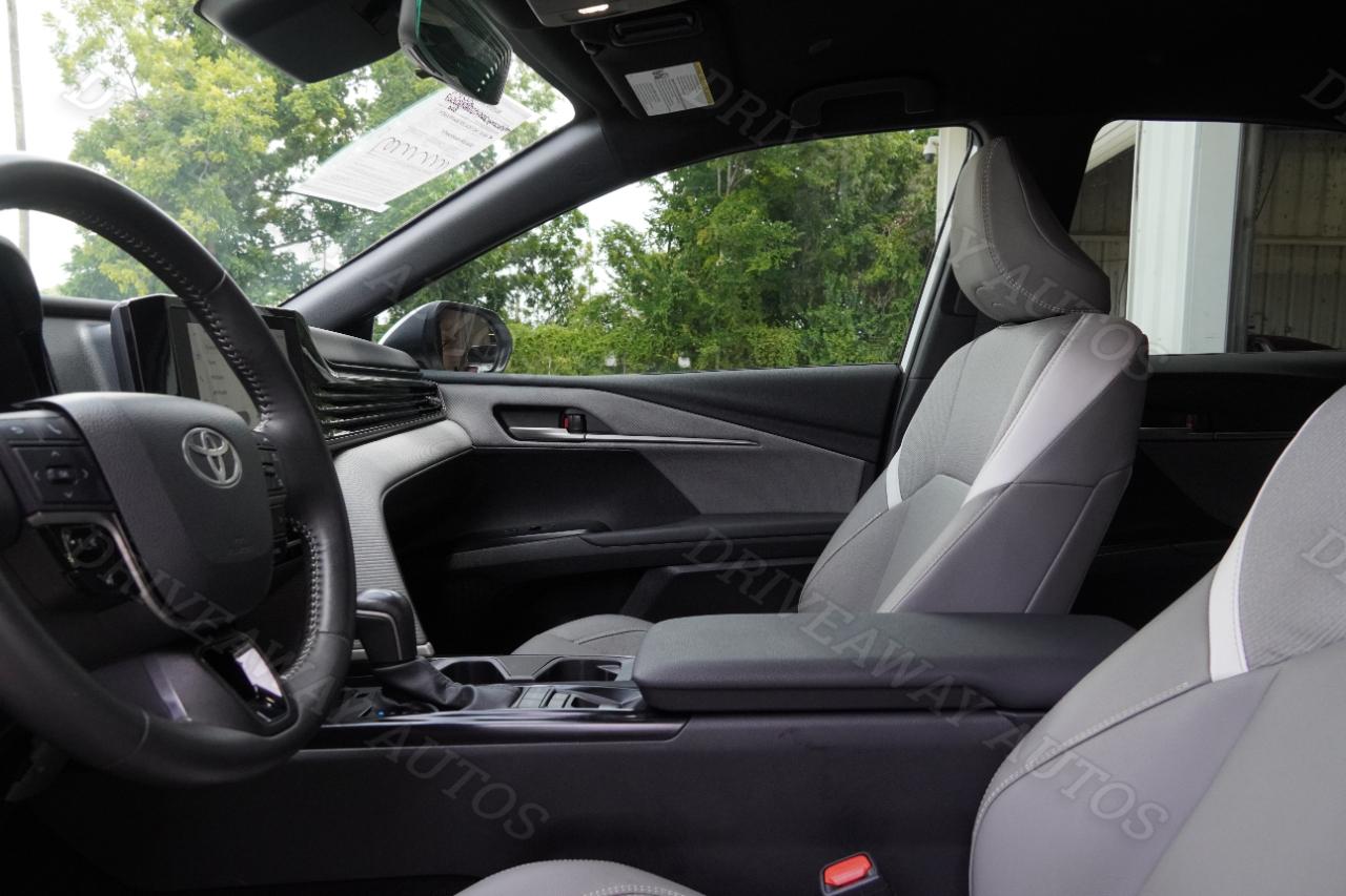 Toyota Camry XLE AWD (Natl) 2025