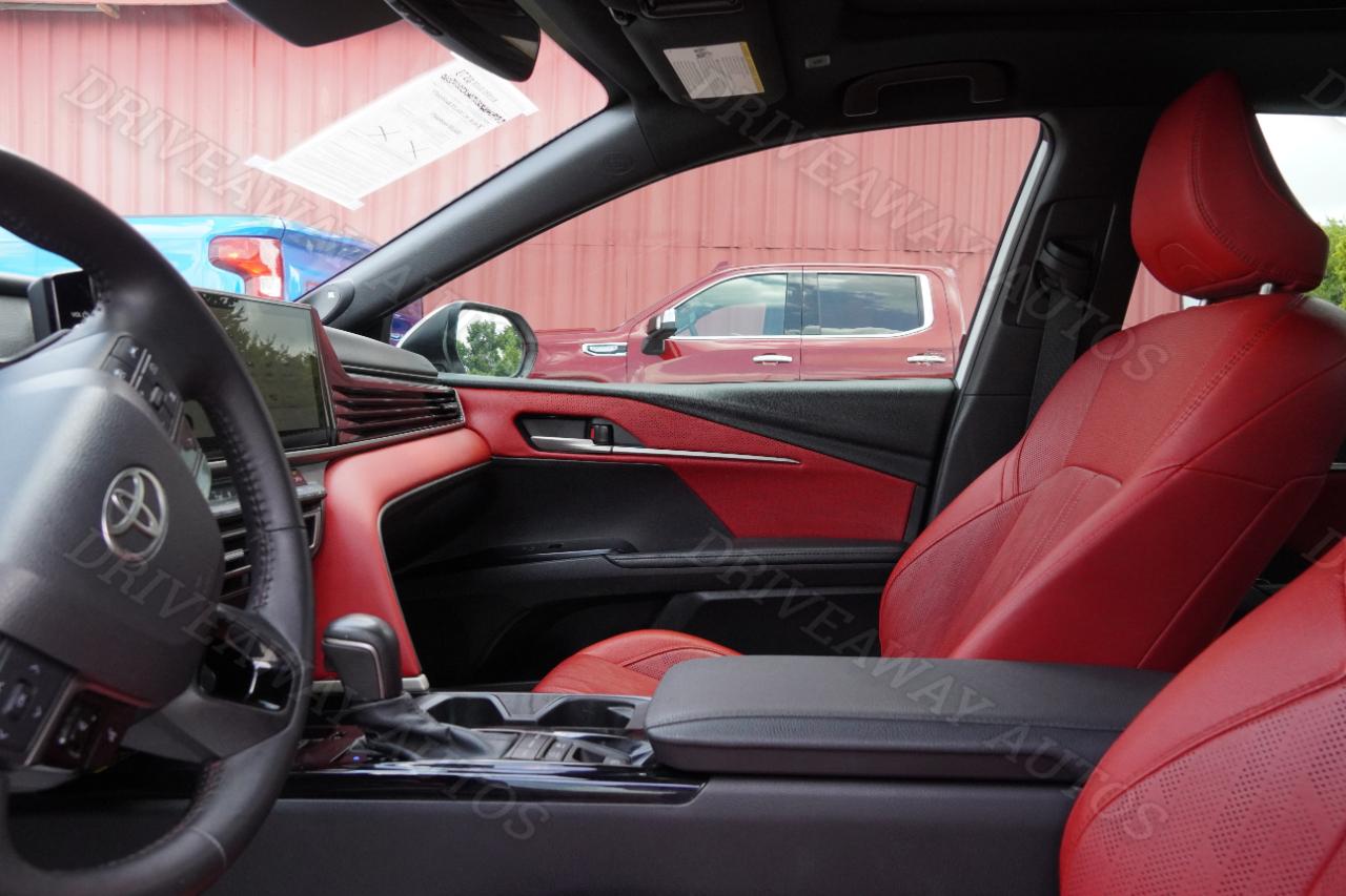 Toyota Camry XLE (Natl) 2025