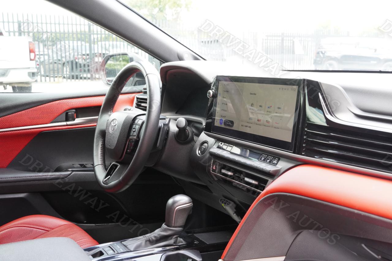 Toyota Camry XLE (Natl) 2025