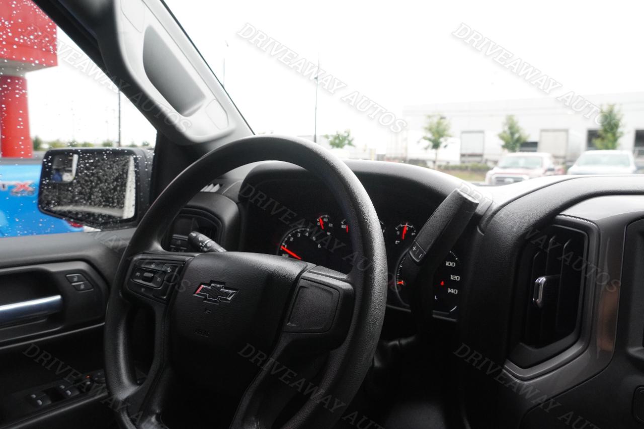 Chevrolet Silverado 1500 2WD Crew Cab 147" Custom 2023