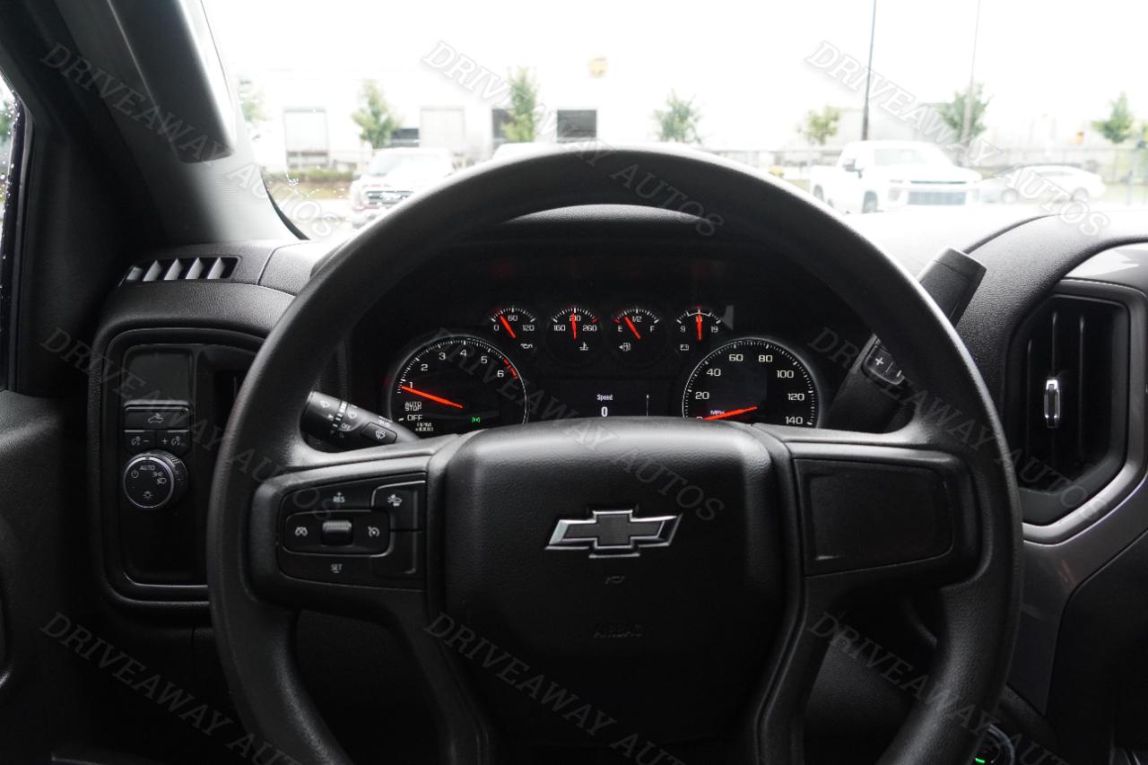 Chevrolet Silverado 1500 2WD Crew Cab 147" Custom 2023