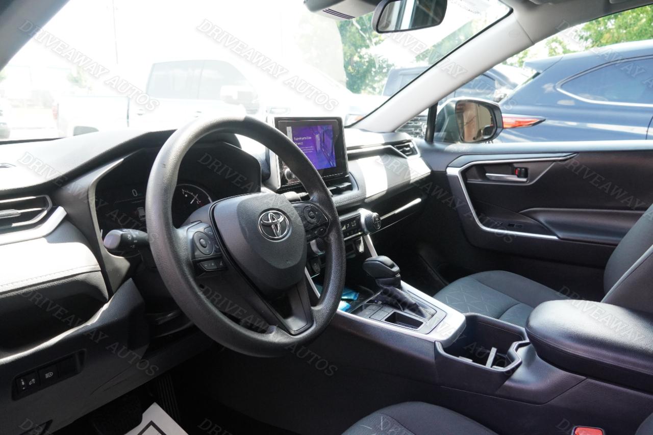 Toyota RAV4 XLE FWD (Natl) 2024