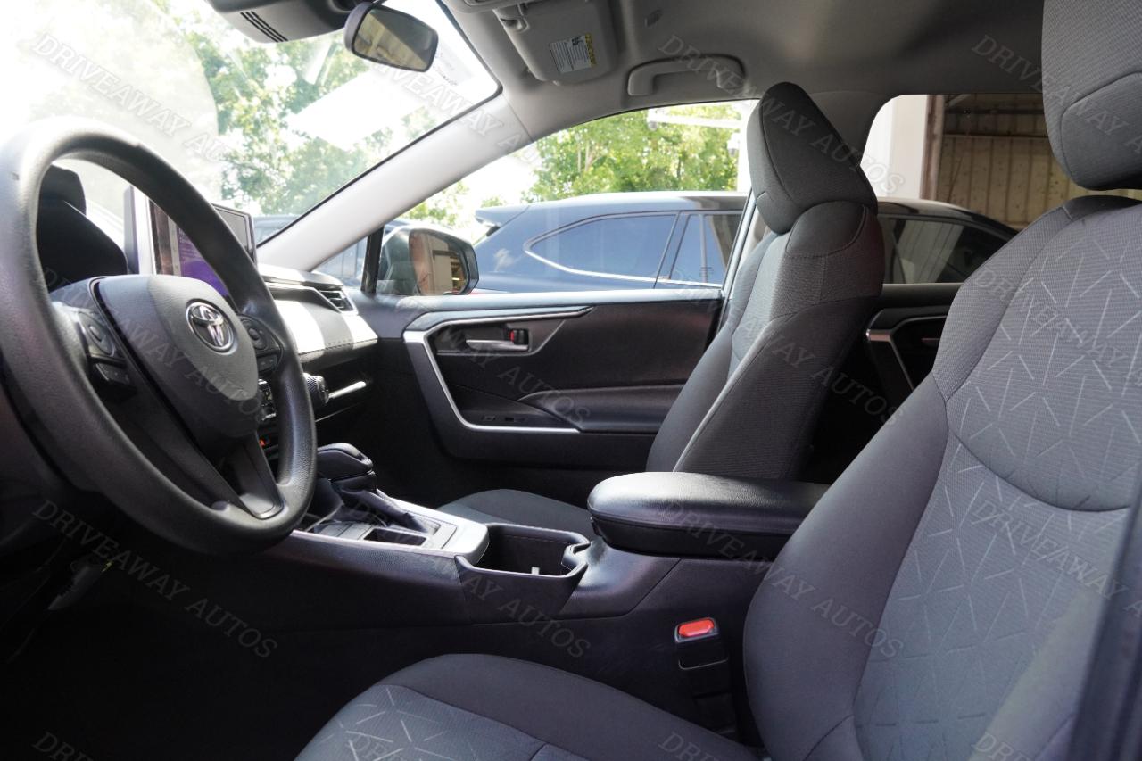 Toyota RAV4 XLE FWD (Natl) 2024